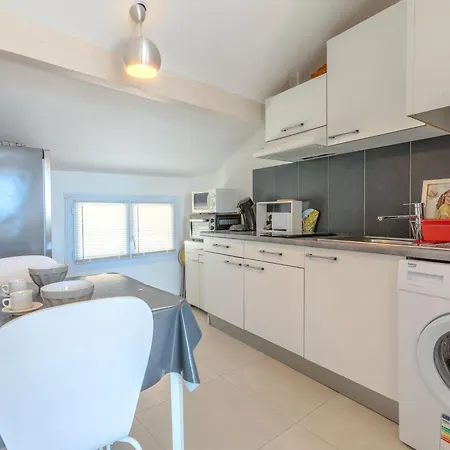 Apartment Evasion Maritime